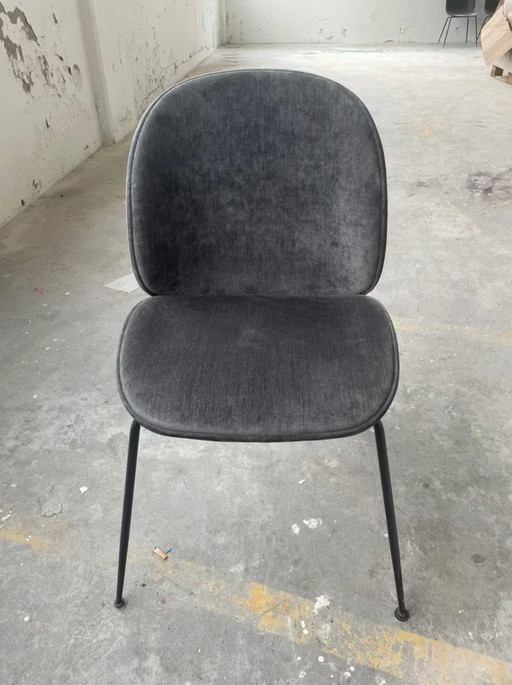 Sedia GUBI Beetle nera / Eros, grafite > SOLO RITIRO