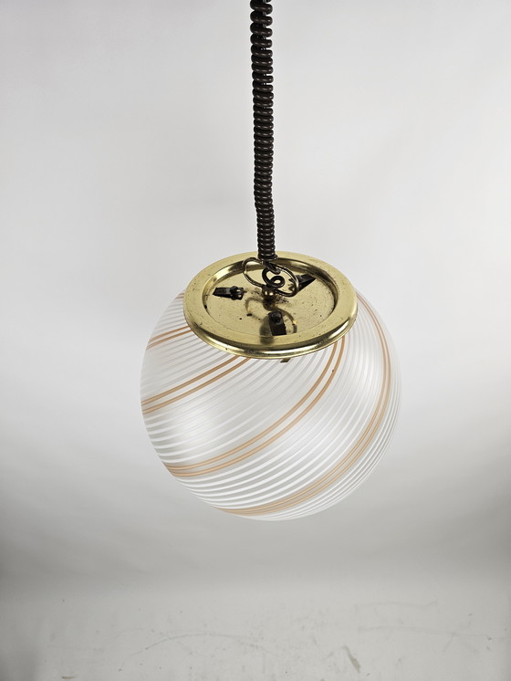 Image 1 of Pendelleuchte aus Glaskugel mit Wirbeleffekt aus Italien