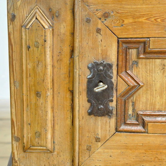 Image 1 of Meuble rustique allemand en pin et chêne, vers 1850