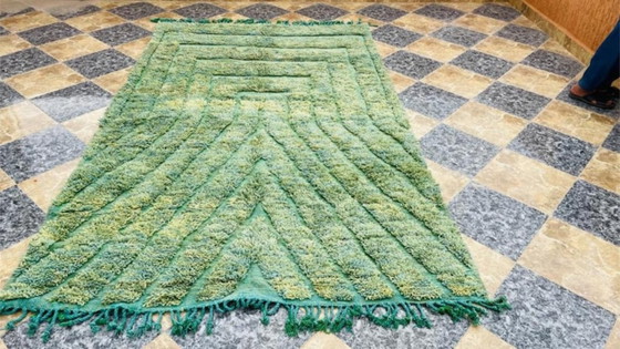 Image 1 of Alfombra artesanal de lana verde, 250 cm x 150 cm.