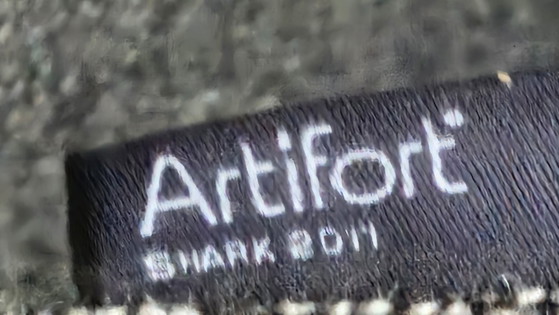 Artifort Shark Dining chairs – Wool (photo 4 of 14)