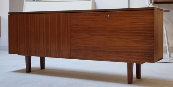 Buffet bas des années 70 – Bois (photo 2 of 17)