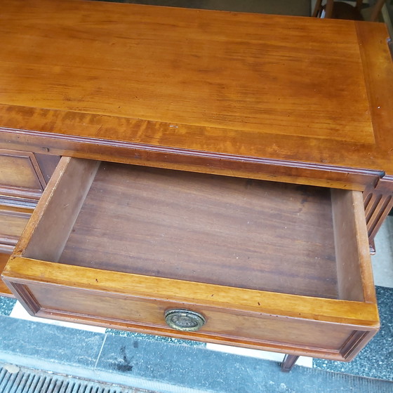 Image 1 of Commode de style Louis XVI à 4 tiroirs