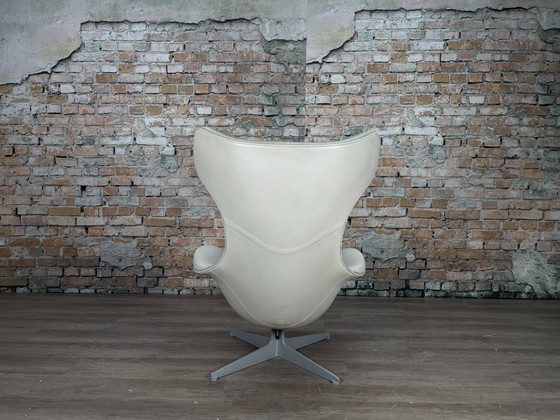 Image 1 of Poltrona Frau Regina Swivel Chair