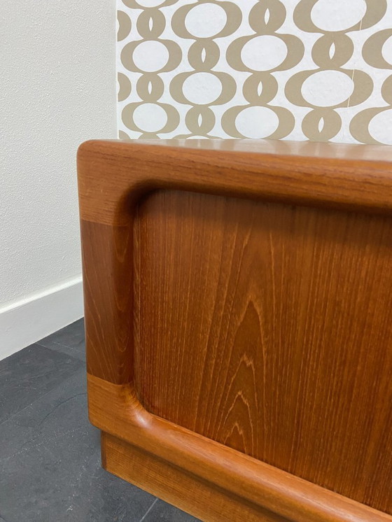 Image 1 of Mobile basso/TV vintage di Dyrlund con ante a serrandina