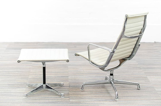 Image 1 of Conjunto de salón Herman Miller Ea116 + Reposapiés