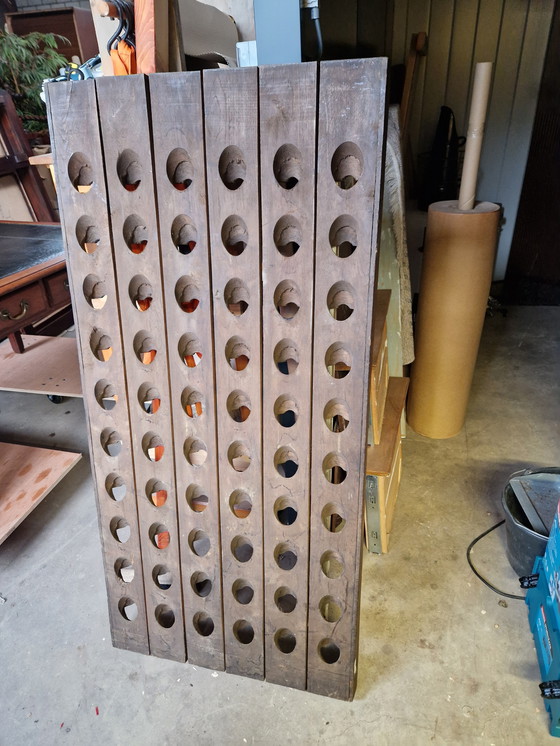 Image 1 of Wunderschönes altes Weinregal aus Holz für 60 Flaschen