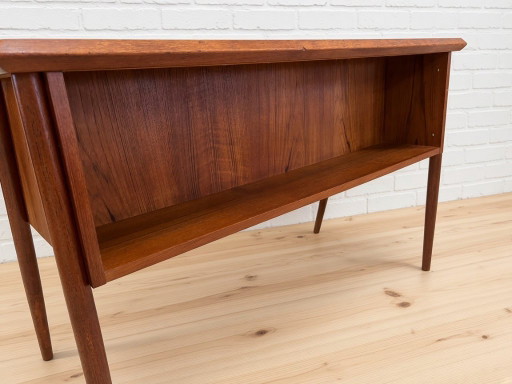 Gunnar Nielsen Teakhouten bureau voor Tibergaard, jaren 60. – Wood