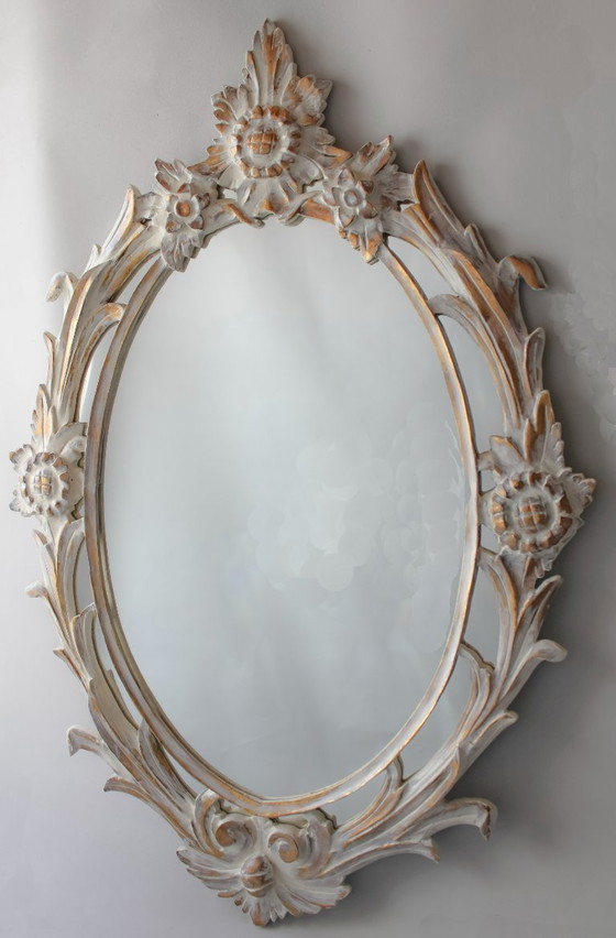 Image 1 of Antiker ovaler Spiegel aus Holz.