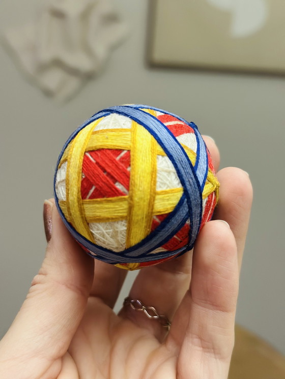 Image 1 of Juego de 2 bolas de Temari japonesas hechas a mano: objeto de arte decorativo