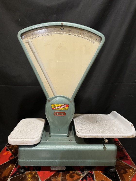 Image 1 of Antique Berkel cast iron trade scale – fully functional
