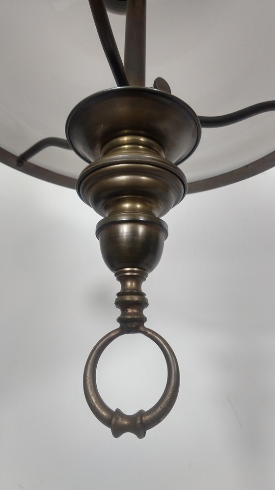 Image 1 of Lampada a sospensione vintage in vetro opalino con ottone e 3 attacchi (anni '60/'70)
