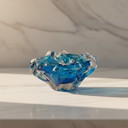 Elegante posacenere/ciotola in vetro artistico blu veneziano di Murano, risalente agli anni '60.