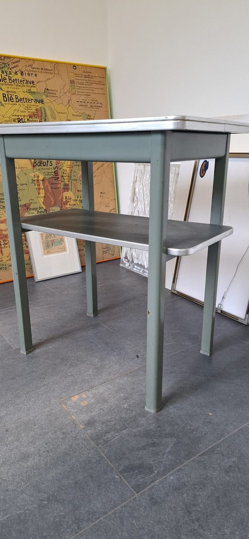 Industrieller Beistelltisch Gispen, Ahrend Stil mit Linoleumplatte