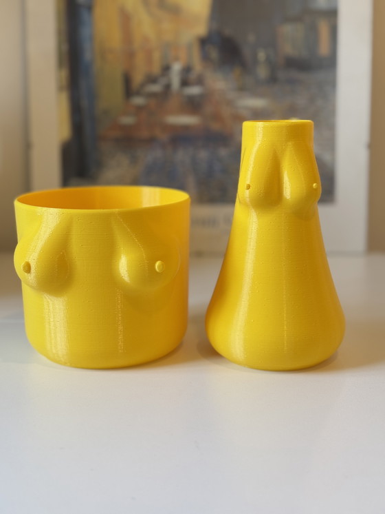 Image 1 of Set gele boobie vaas & bloempot – 3D geprint design 