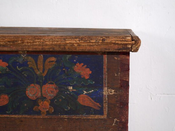 Coffre en bois ancien avec panneaux floraux bleus (Année 1905) #99 – Armoires de rangement (photo 27 of 40)