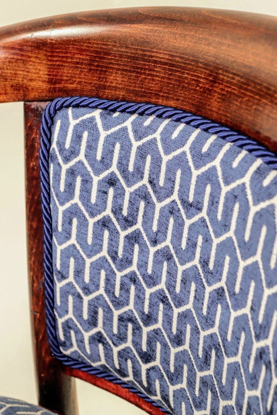 Image 1 of Paar Art-déco-Stühle, marineblauer Jacquard, Entwurf von Thonet aus dem Jahr 1910