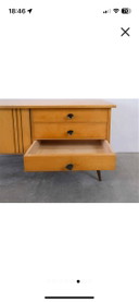 Vintage dressoir uit het midden van de vorige eeuw