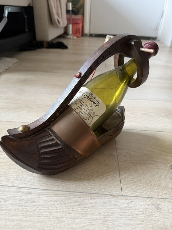 Image 1 of Porte-bouteilles de vin décoratif en bois avec mécanisme de sonnerie intégré