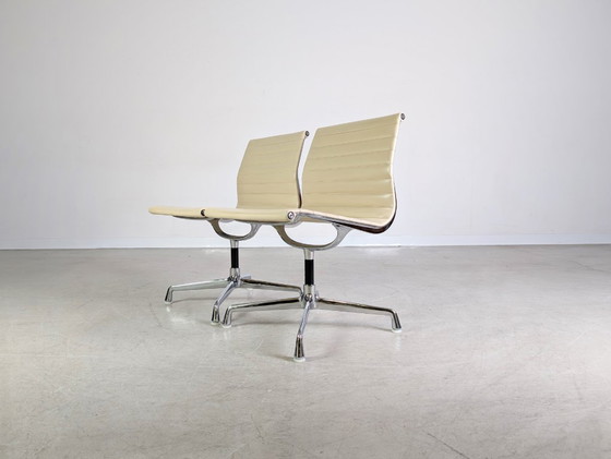 Image 1 of Ensemble de 2 chaises Herman Miller EA 106 originales, chaise Charles Ray Eames