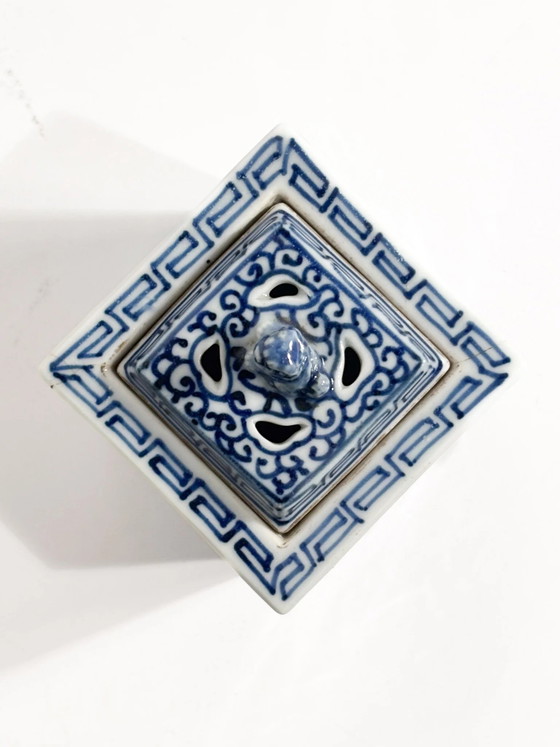 Petit potiche en porcelaine chinoise peinte à la main des années 1950 – Vases (photo 10 of 10)