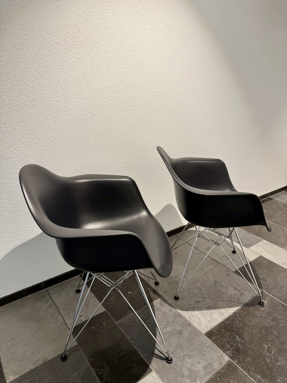 2x Vitra Eames DAR Fauteuils – Plastic, Chrome (photo 5 of 5)