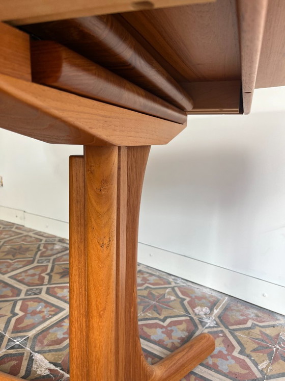 Image 1 of Danish dining table – Dyrlund