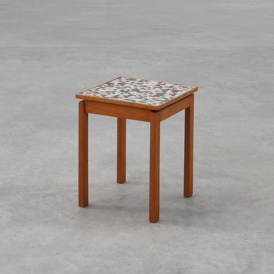 Image 1 of Vintage bijzettafel in grenenhout betegeld met mozaïek, België 1950