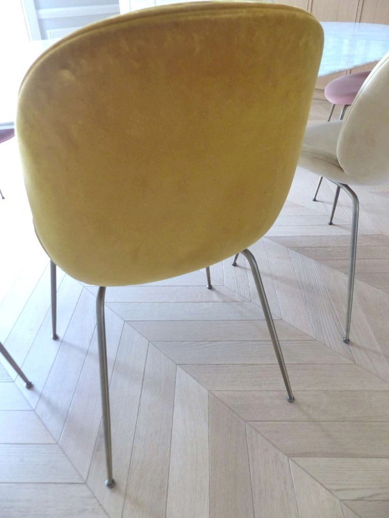 Image 1 of Set aus 8 „Beetle Dining Chair“-Stühlen in Samt von GUBI, Design Stine Gam & Enrico Fratesi