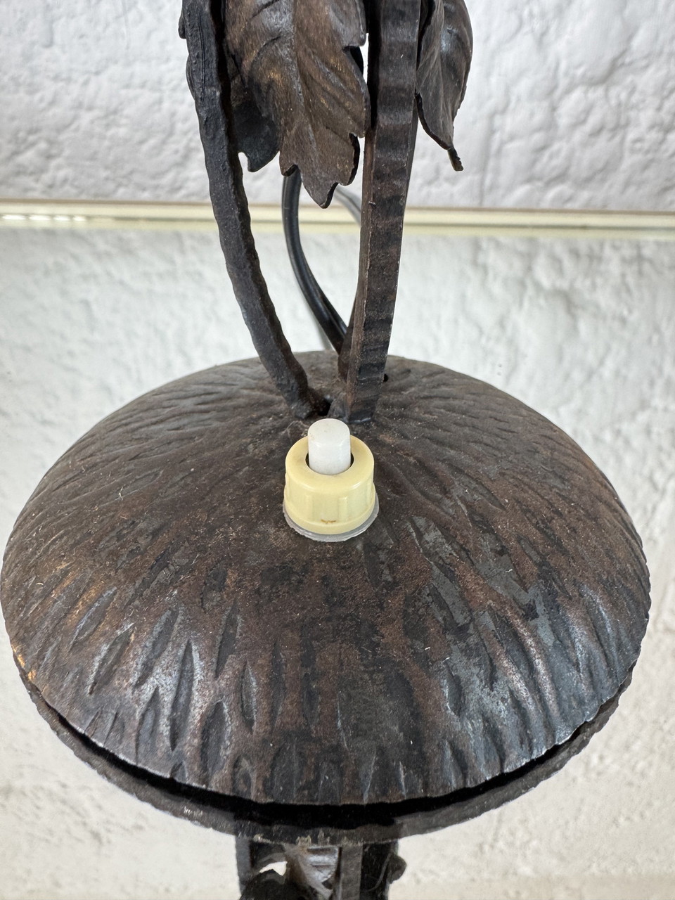 Lampe vintage en fer forgé double abat-jour fleur verre blanc rétro - Décoration