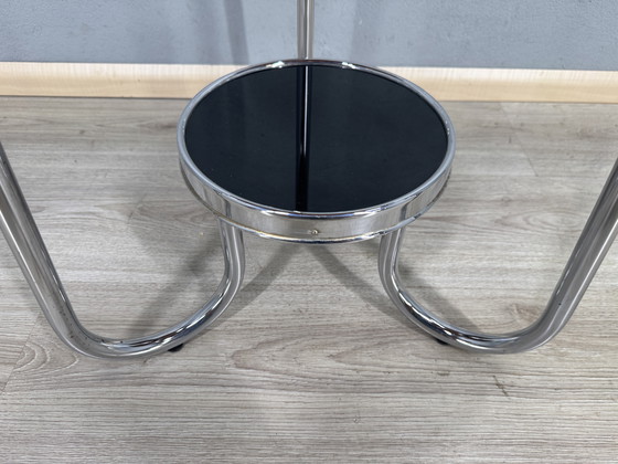 Image 1 of Table d'appoint Art déco intemporelle - chrome et verre noir