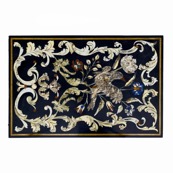 Image 1 of 20e-eeuwse Italiaanse handgemaakte salontafel met smeedijzeren frame en ingelegd marmeren blad