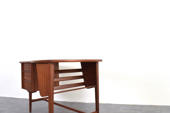 Image 1 of Mid Century Nierenförmiger dänischer Teak-Schreibtisch, 1960er Jahre.