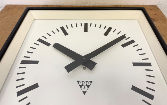 Image 1 of Zwarte industriële vierkante wandklok van Pragotron, jaren 70