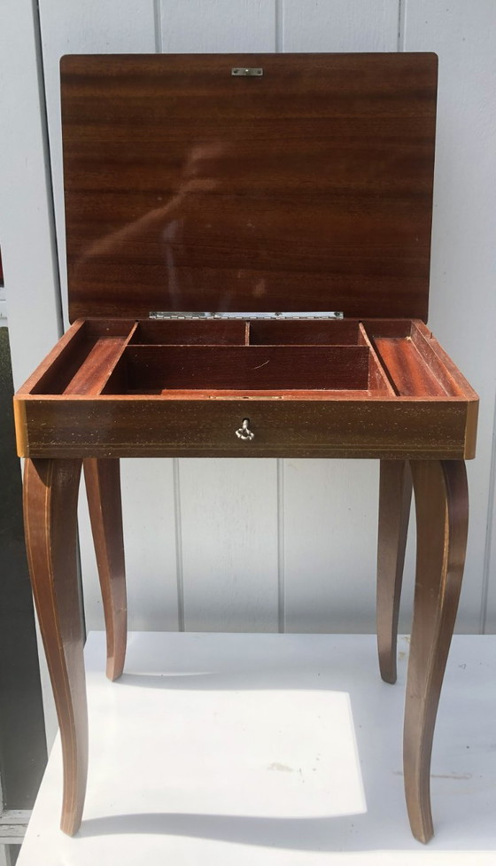 Image 1 of Handwerklich gefertigter Musiktisch mit Intarsien aus Sorrent - 1960er Jahre