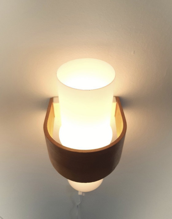 Image 1 of 1 van 2 Louis Kalff wandlampen, NX40 Philips wandlamp, matglazen mcm wandlamp