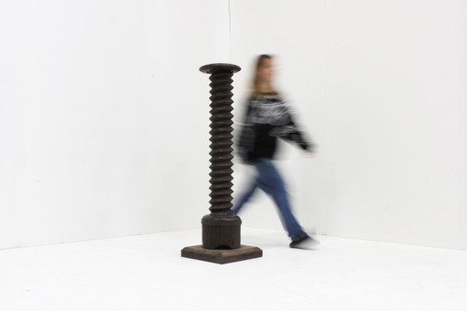 Pilar francés vintage con forma de tornillo para plantas