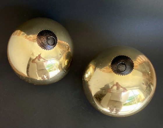 Image 1 of Paire de grandes sphères décoratives en verre églomisé français