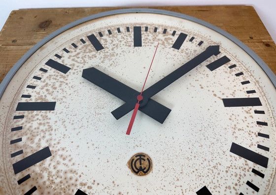 Grande orologio da parete industriale grigio da stazione di CTW, 1960 – Vetro, Ferro (photo 11 of 18)