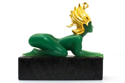 Prof. Fuchs, Ernst - Sphinx viennois - moulage d'art en polymère sur socle en marbre, partiellement doré, signé