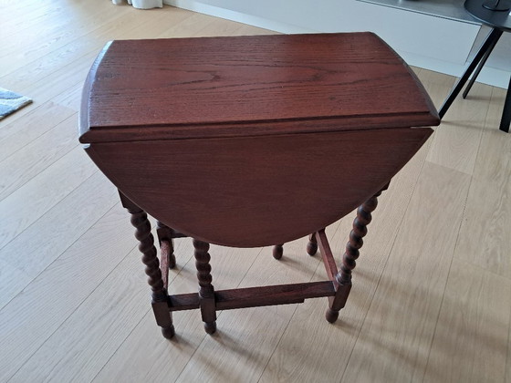 Image 1 of Small drooping table