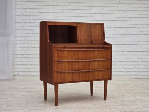 Deense commode uit de jaren 70 met een inklapbare spiegel, gemaakt van teakhout.