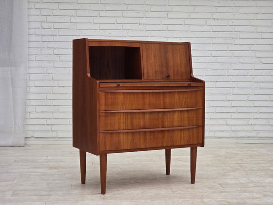 Image 1 of Deense commode uit de jaren 70 met een inklapbare spiegel, gemaakt van teakhout.
