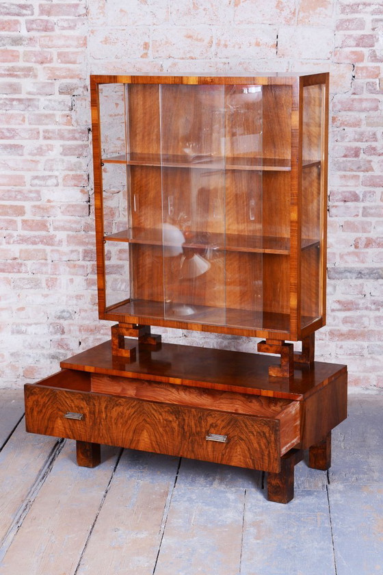 Gerestaureerde art-deco vitrinekast, walnoot en glas, Tsjechisch, jaren 1920 – Vitrinekasten, Metal (photo 11 of 15)