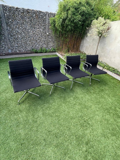 4er-Set Eames EA108-Vitra drehbar- sehr guter Zustand