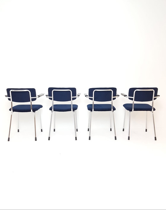 4 Gispen 1235 Stoelen Nieuw Gestoffeerd Keymer – Eetkamerstoelen, Chrome, Textile (photo 5 of 15)