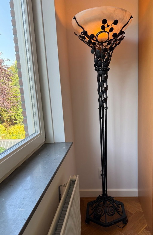 Smeedijzeren Art Deco vloerlamp in Edgar Brandt stijl