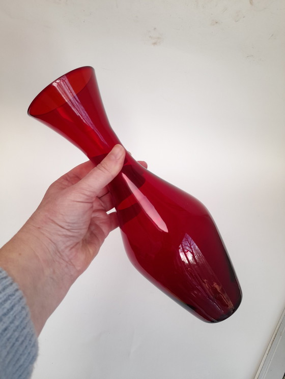 Image 1 of Vaso rosso Monica Bratt per Reijmyre Glasbruck