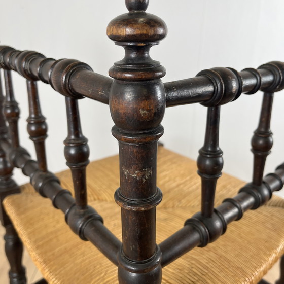 Image 1 of Sedia angolare in legno intagliato e paglia, fine XIX secolo