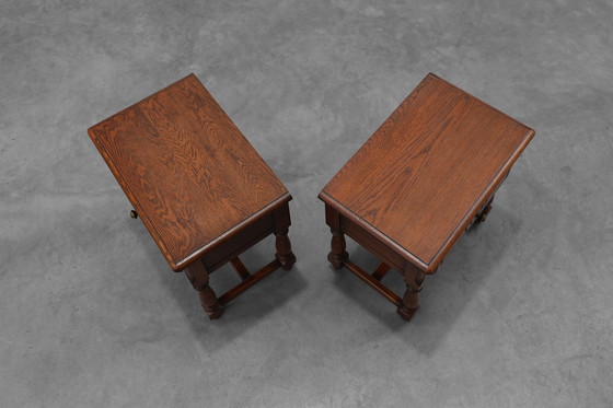 Image 1 of Paire de tables de nuit rustiques en chêne avec tiroir, années 1950